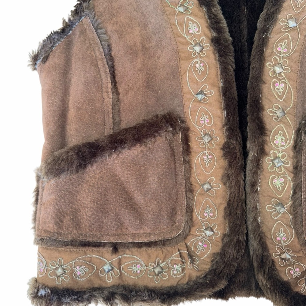 Y2K Live a Little 100% leather vest with faux fur and beads. Size M. - Picture 3 of 5